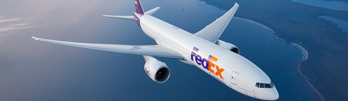 FedEx_777 plane in air