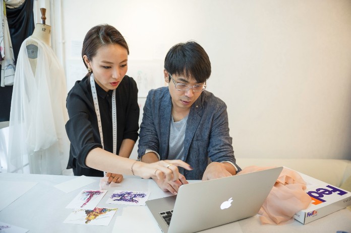 TwoPeopleWithLaptop