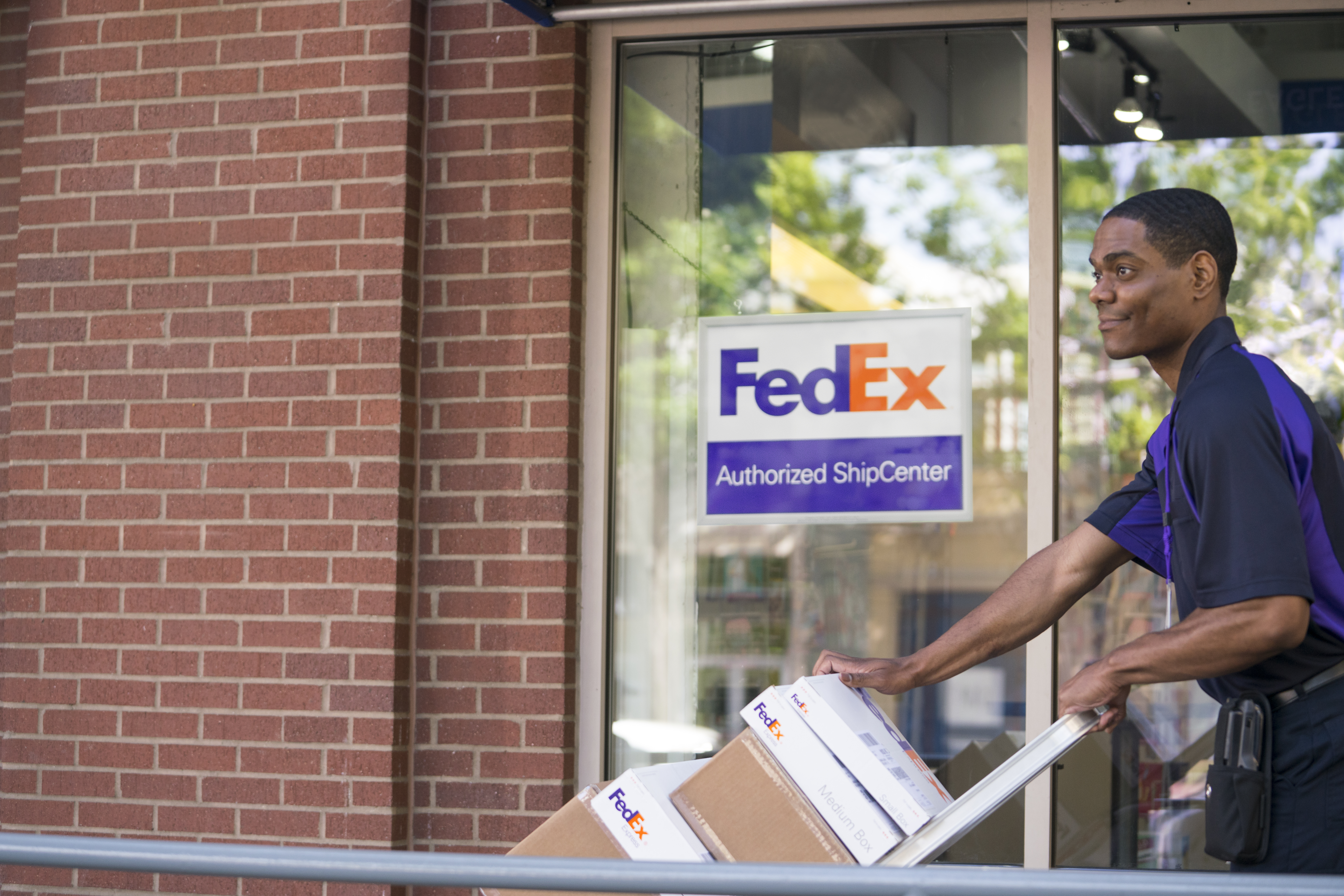 FedEx Employee outside ShipCentre
