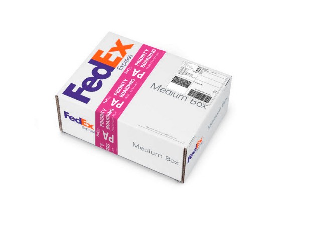 Colis FedEx avec ruban