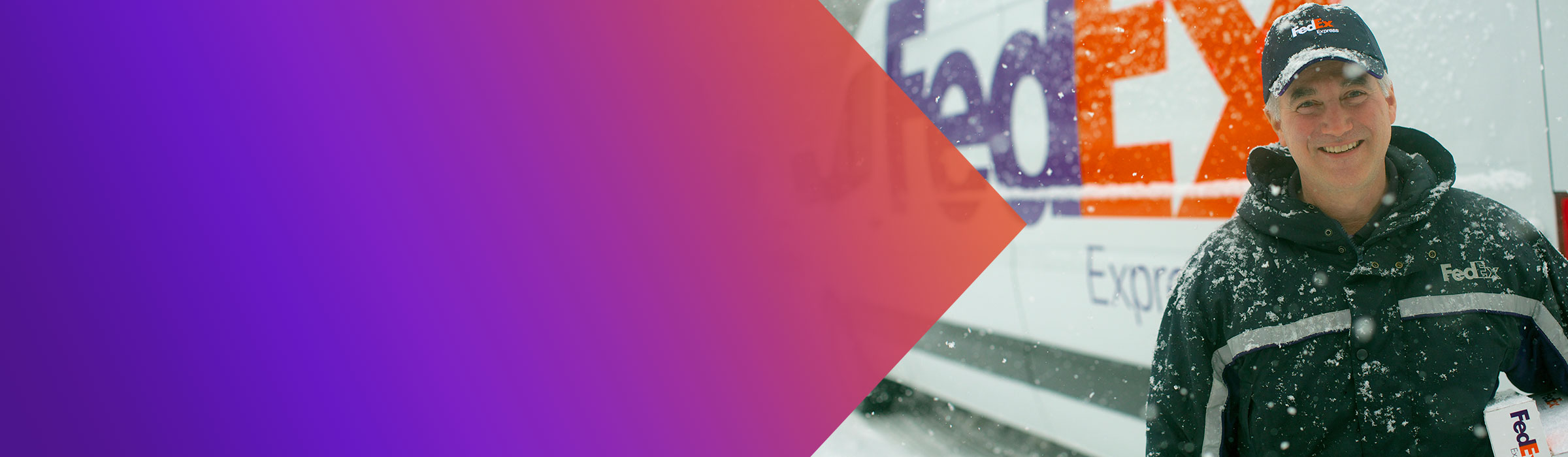 Employé de FedEx Freight avec un client