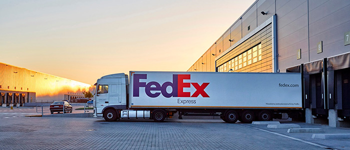 FedEx-lastebil på stasjonen i Chorzów, Polen,