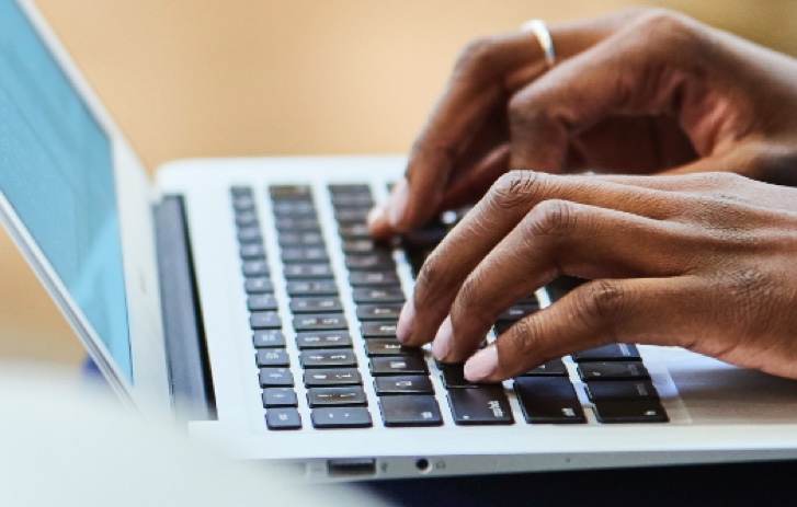 Mani al computer