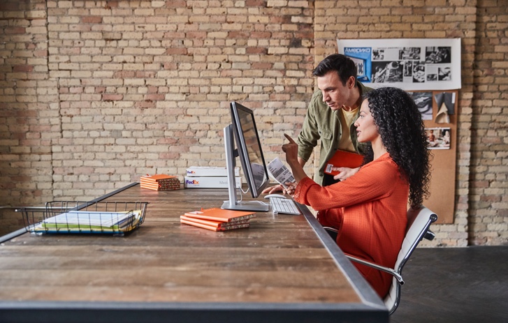 people-looking-at-screen