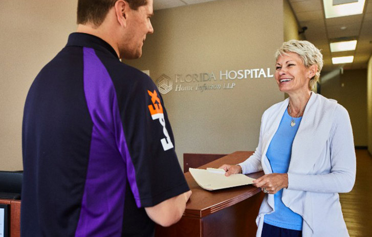 OnCampus for Healthcare Healthcare employee stocking shelves