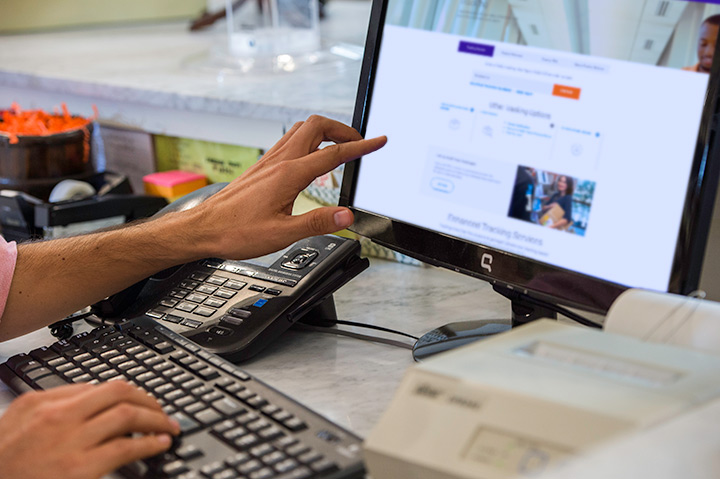 An employee enters a tracking number on FedEx.com