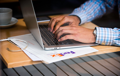 Electronic documents for customs clearance