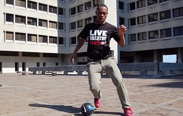 Ebun Olaloye A photo of Ebun Olaloye from Live Breathe Futbol dribbling a soccer ball outside a building