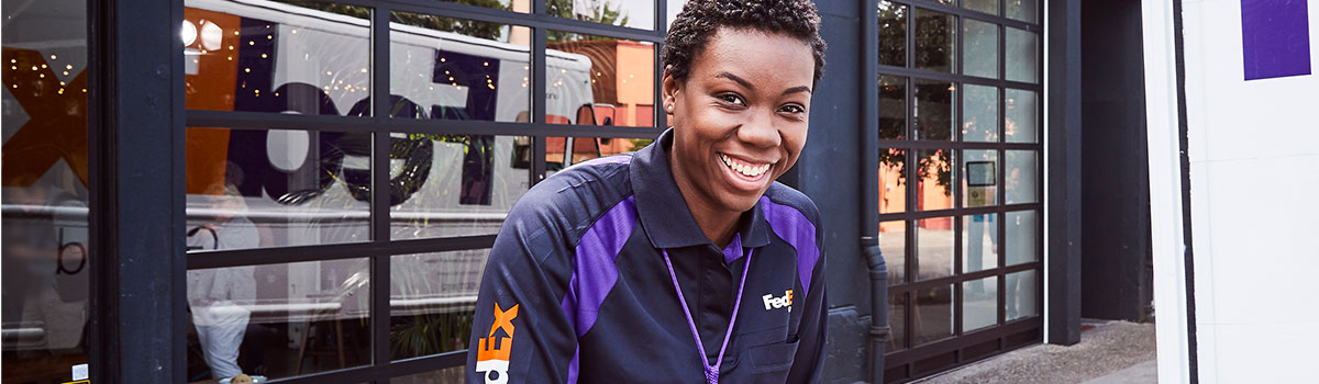 fedex employee uniform