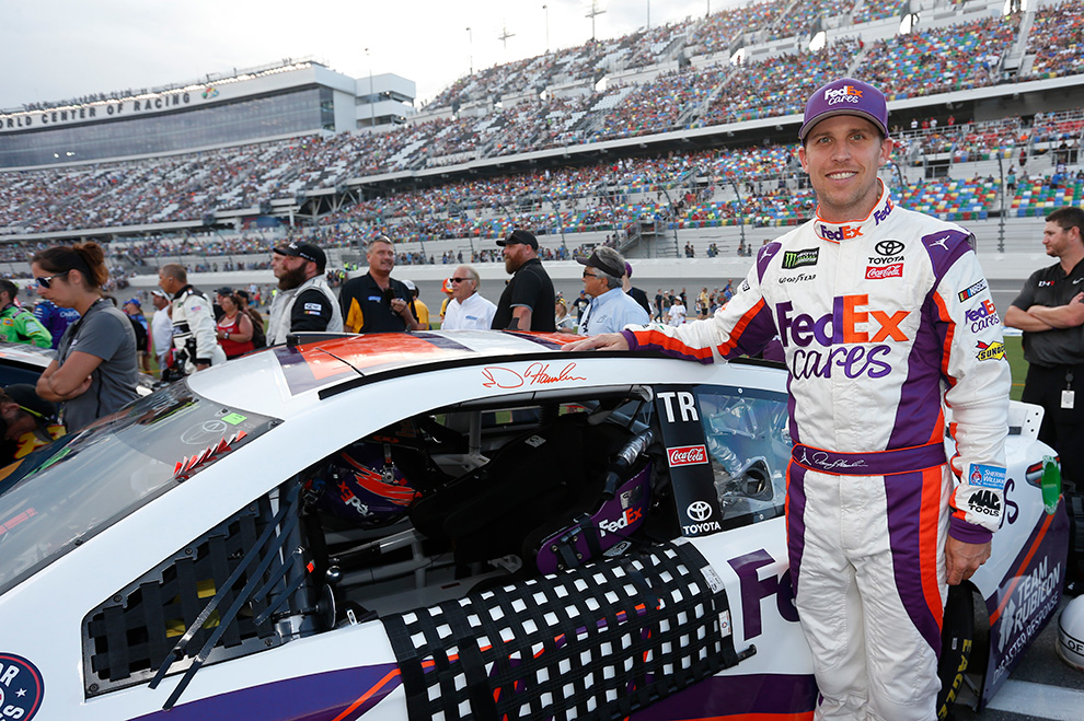 2016 - Denny Hamlin posing with fans