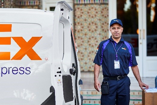 fedex employee uniform