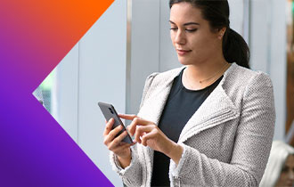 Cliente en su teléfono móvil